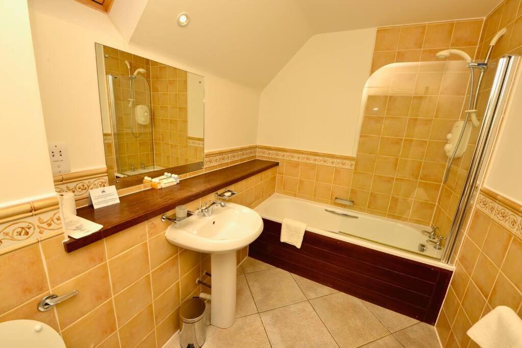 Ryder Cup Duchally - Free Access To Leisure Club Swimming Pool Hot Tub Steam - Starlink Satellite Internet - Sky Glass Now Dog Friendly For 2025 *